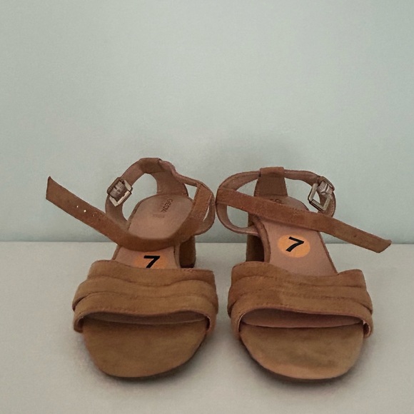 New Geox Tan Suede Block Heel Sandals - Picture 3 of 5